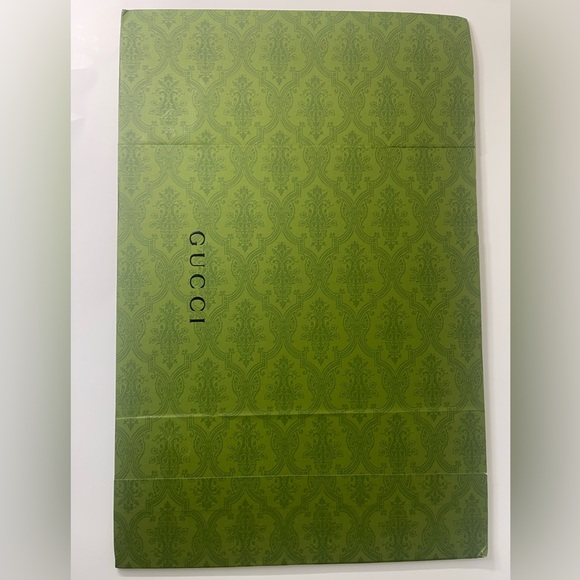 New Gucci large green Gift Box with silk ribbon 37.5cm x 28cm x 15cm - Picture 3 of 4